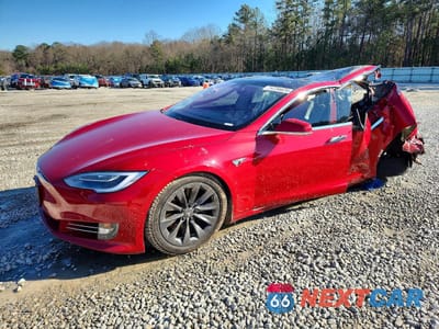 2018 TESLA MODEL S 5YJSA1E28JF262437 - główne zdjęcie licytacji z USA - miniatura