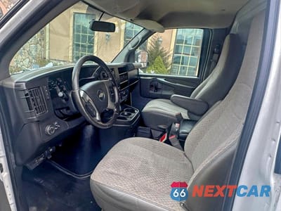 Zdjęcie 9 z 13 samochodu: 2015 CHEVROLET EXPRESS G2500 VIN:1GCWGFCF7F1161487 - miniatura