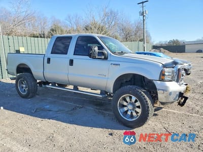 Czwarte zdjęcie samochodu z boku: 2005 FORD F250 SUPER DUTY VIN:1FTSW21PX5EC40469 - miniatura