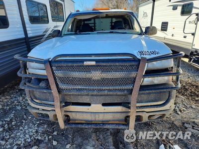 Piąte zdjęcie samochodu w środku: 2003 CHEVROLET SILVERADO K3500 VIN:1GCJK39U43E207908 - miniatura