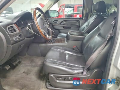 Zdjęcie 7 z 12 samochodu: 2011 GMC YUKON XL DENALI VIN:1GKS2MEF2BR371512 - miniatura