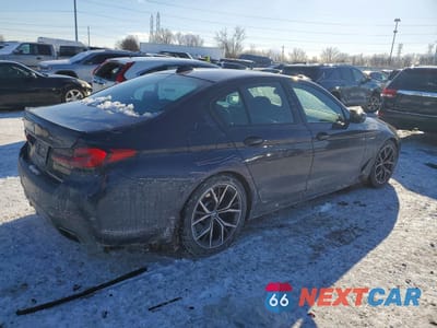 Trzecie zdjęcie samochodu z tyłu: 2022 BMW M550XI VIN:WBA13BK07NCK97744 - miniatura