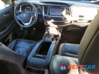 Zdjęcie 8 z 12 samochodu: 2016 TOYOTA HIGHLANDER XLE VIN:5TDJKRFH1GS283368 - miniatura