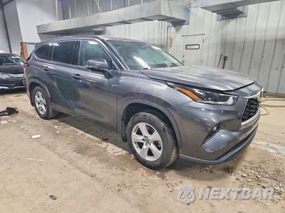 Czwarte zdjęcie samochodu z boku: 2021 TOYOTA HIGHLANDER LE VIN:5TDBZRBH9MS157213 - miniatura