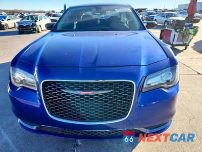 Piąte zdjęcie samochodu w środku: 2020 CHRYSLER 300 TOURING VIN:2C3CCAAG2LH115760 - miniatura