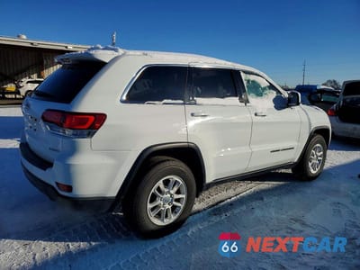 Trzecie zdjęcie samochodu z tyłu: 2020 JEEP GRAND CHEROKEE LAREDO VIN:1C4RJFAG3LC262861 - miniatura