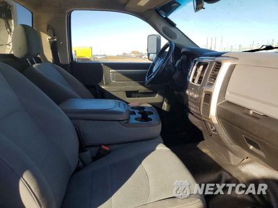 Piąte zdjęcie samochodu w środku: 2014 RAM 5500 TOW TRUCK VIN:3C7WRMBLXEG188725 - miniatura