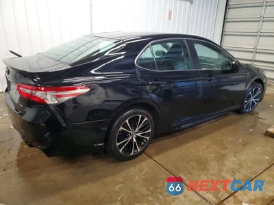 Trzecie zdjęcie samochodu z tyłu: 2018 TOYOTA CAMRY VIN:4T1B11HK5JU112929 - miniatura