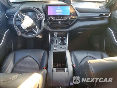 Zdjęcie 8 z 13 samochodu: 2023 TOYOTA HIGHLANDER XSE VIN:5TDKDRBH7PS000573 - miniatura
