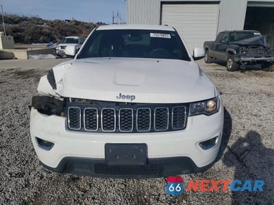 Piąte zdjęcie samochodu w środku: 2017 JEEP GRAND CHEROKEE LAREDO VIN:1C4RJFAG6HC745140 - miniatura