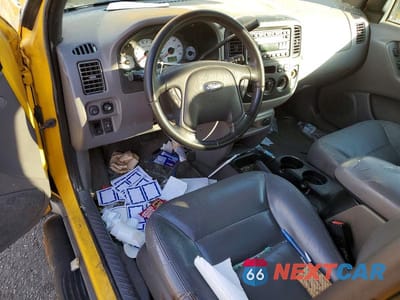 Zdjęcie 8 z 11 samochodu: 2002 FORD ESCAPE XLT VIN:1FMCU041X2KD85090 - miniatura