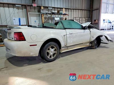 Trzecie zdjęcie samochodu z tyłu: 2000 FORD MUSTANG VIN:1FAFP4447YF215836 - miniatura