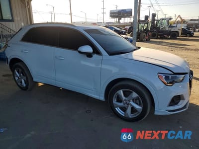 Czwarte zdjęcie samochodu z boku: 2020 AUDI Q3 PREMIUM VIN:WA1AECF3XL1022721 - miniatura