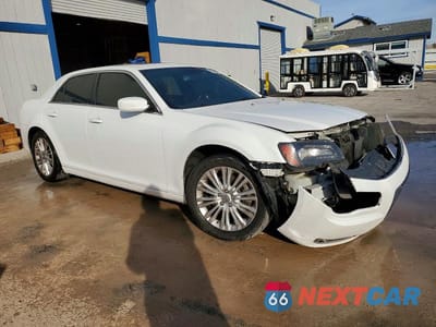 Czwarte zdjęcie samochodu z boku: 2014 CHRYSLER 300 S VIN:2C3CCAGG0EH146709 - miniatura