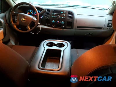 Zdjęcie 8 z 12 samochodu: 2010 CHEVROLET SILVERADO K1500 VIN:1GCSKPE32AZ216184 - miniatura