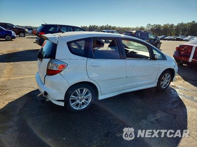 Trzecie zdjęcie samochodu z tyłu: 2010 HONDA FIT SPORT VIN:JHMGE8H42AC033750 - miniatura