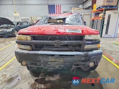 Piąte zdjęcie samochodu w środku: 2002 CHEVROLET TAHOE C1500 VIN:1GNEC13V32R118219 - miniatura