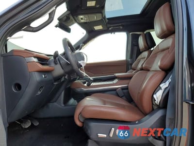 Zdjęcie 7 z 12 samochodu: 2025 LINCOLN NAVIGATOR L RESERVE VIN:5LMJJ3LG9SEL15390 - miniatura