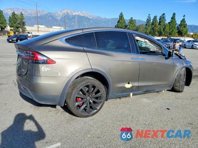 Trzecie zdjęcie samochodu z tyłu: 2016 TESLA MODEL X VIN:5YJXCBE48GF016326 - miniatura