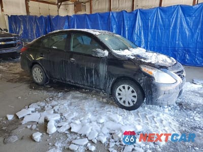 Czwarte zdjęcie samochodu z boku: 2019 NISSAN VERSA S VIN:3N1CN7AP7KL804811 - miniatura