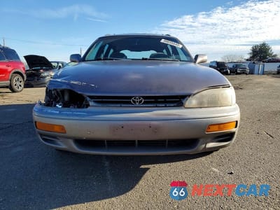 Piąte zdjęcie samochodu w środku: 1996 TOYOTA CAMRY LE V6 VIN:4T1EF12K5TU125643 - miniatura