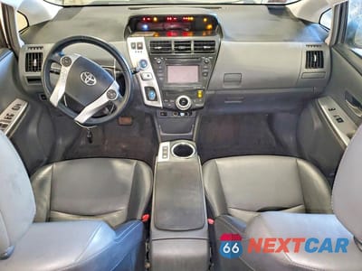 Zdjęcie 8 z 12 samochodu: 2013 TOYOTA PRIUS V VIN:JTDZN3EU3D3216435 - miniatura