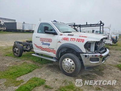Czwarte zdjęcie samochodu z boku: 2019 RAM 5500 TRUCK CAB AND CHASSIS VIN:3C7WRMAL3KG648160 - miniatura