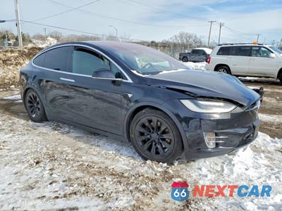 Czwarte zdjęcie samochodu z boku: 2017 TESLA MODEL X VIN:5YJXCAE29HF040564 - miniatura