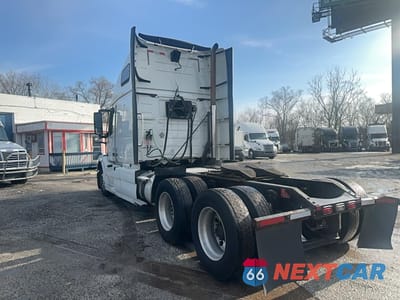 Trzecie zdjęcie samochodu z tyłu: 2014 VOLVO VN VNL VIN:4V4NC9EH1EN167370 - miniatura