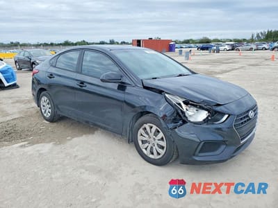Czwarte zdjęcie samochodu z boku: 2018 HYUNDAI ACCENT SE VIN:3KPC24A31JE025330 - miniatura