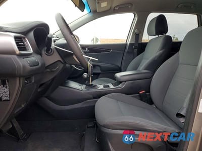 Zdjęcie 7 z 13 samochodu: 2016 KIA SORENTO LX VIN:5XYPG4A38GG033049 - miniatura
