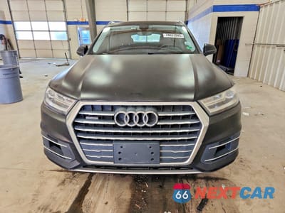 Piąte zdjęcie samochodu w środku: 2017 AUDI Q7 PREMIUM PLUS VIN:WA1LAAF72HD040325 - miniatura