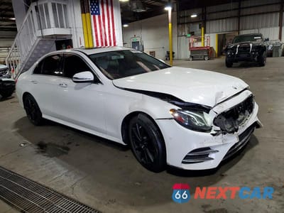 Czwarte zdjęcie samochodu z boku: 2018 MERCEDES-BENZ E 300 4MATIC VIN:WDDZF4KB3JA311340 - miniatura