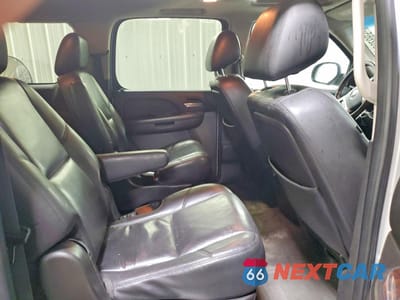 Zdjęcie 10 z 12 samochodu: 2011 GMC YUKON XL DENALI VIN:1GKS2MEF2BR371512 - miniatura