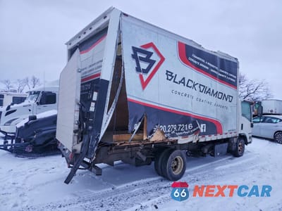 Trzecie zdjęcie samochodu z tyłu: 2015 ISUZU NPR HD BOX TRUCK VIN:JALC4W169F7003470 - miniatura
