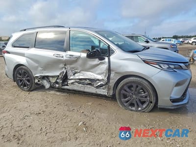 Czwarte zdjęcie samochodu z boku: 2024 TOYOTA SIENNA XSE VIN:5TDDRKEC1RS215290 - miniatura