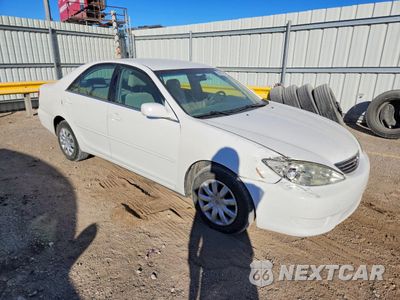 Czwarte zdjęcie samochodu z boku: 2005 TOYOTA CAMRY LE VIN:4T1BE32K75U030800 - miniatura