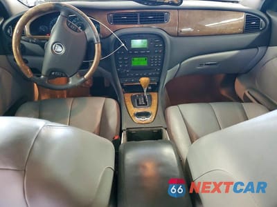 Zdjęcie 8 z 11 samochodu: 2003 JAGUAR S-TYPE VIN:SAJEA01TX3FM71622 - miniatura