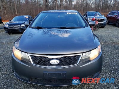 Piąte zdjęcie samochodu w środku: 2013 KIA FORTE EX VIN:KNAFU4A23D5695456 - miniatura