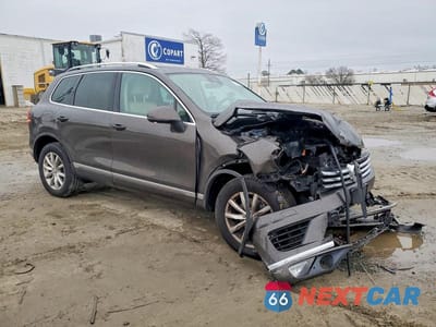 Czwarte zdjęcie samochodu z boku: 2017 VOLKSWAGEN TOUAREG SPORT VIN:WVGEF7BP2HD006874 - miniatura