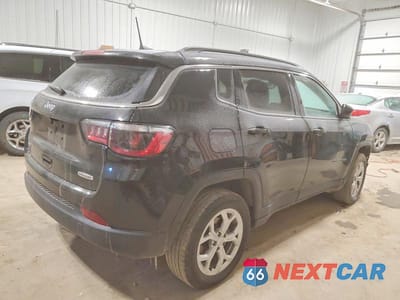 Trzecie zdjęcie samochodu z tyłu: 2024 JEEP COMPASS LATITUDE VIN:3C4NJDBN1RT175599 - miniatura