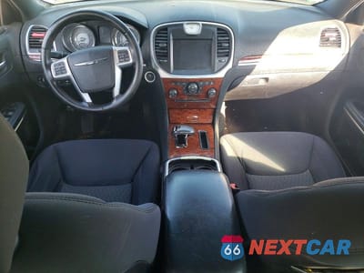 Zdjęcie 8 z 11 samochodu: 2012 CHRYSLER 300 VIN:2C3CCAAGXCH275109 - miniatura