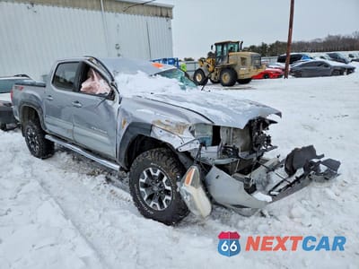Czwarte zdjęcie samochodu z boku: 2018 TOYOTA TACOMA TRD OFF-ROAD VIN:3TMCZ5AN7JM161759 - miniatura