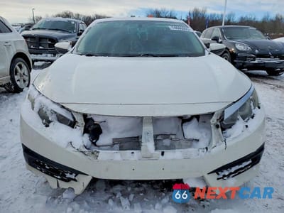Piąte zdjęcie samochodu w środku: 2016 HONDA CIVIC LX VIN:2HGFC2F55GH504745 - miniatura