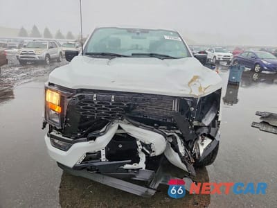 Piąte zdjęcie samochodu w środku: 2023 FORD F150 SUPER CAB VIN:1FTFX1E54PKE92840 - miniatura