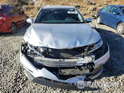 Piąte zdjęcie samochodu w środku: 2022 TOYOTA CAMRY LE VIN:4T1C11AK7NU624535 - miniatura