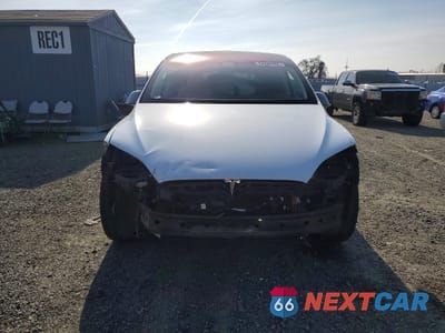 Piąte zdjęcie samochodu w środku: 2018 TESLA MODEL X VIN:5YJXCAE23JF118214 - miniatura