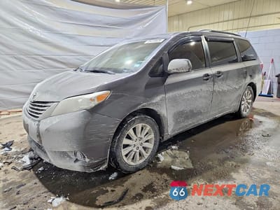 2015 TOYOTA SIENNA LE 5TDJK3DC3FS105402 - główne zdjęcie licytacji z USA - miniatura