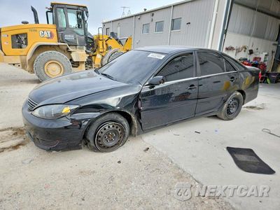 2005 TOYOTA CAMRY LE 4T1BE32K75U036676 - główne zdjęcie licytacji z USA - miniatura
