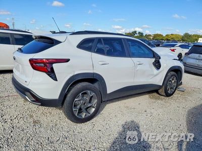 Trzecie zdjęcie samochodu z tyłu: 2025 CHEVROLET TRAX 1LT VIN:KL77LHEP1SC193168 - miniatura